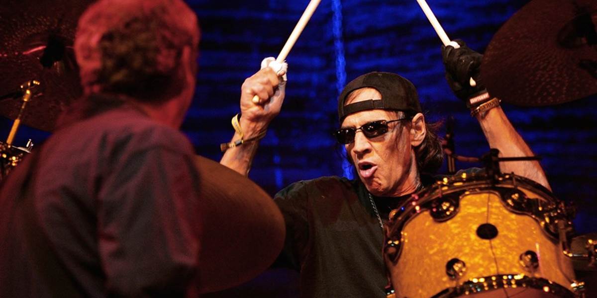 Vo veku 64 rokov zomrel bubeník kapely The Stooges Scott Asheton