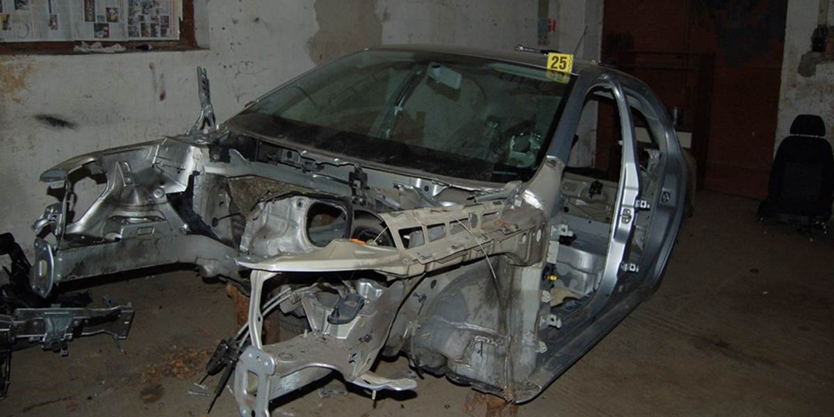Traja Kysučania rozoberali kradnuté autá na náhradné diely