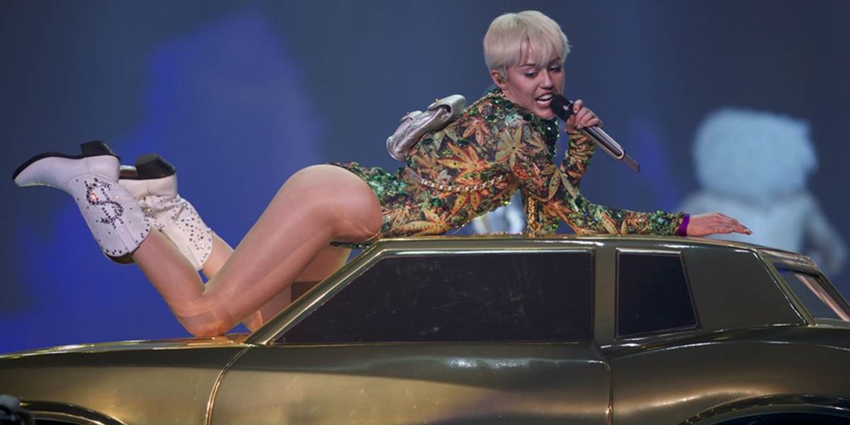 Autobus Miley Cyrus zachvátili plamene
