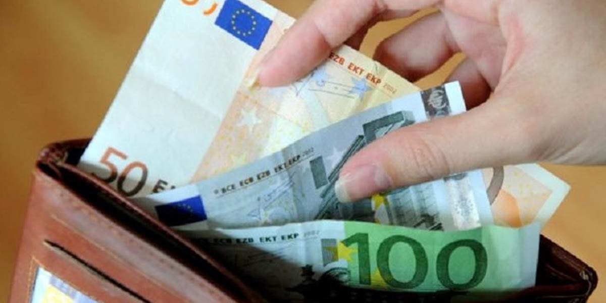 Priemerná mesačná výška dávky v nezamestnanosti vlani predstavovala 321 eur