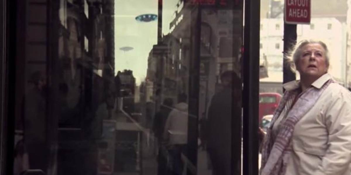 Nová Pepsi reklama šokovala Londýnčanov čakajúcich na autobusovej zastávke