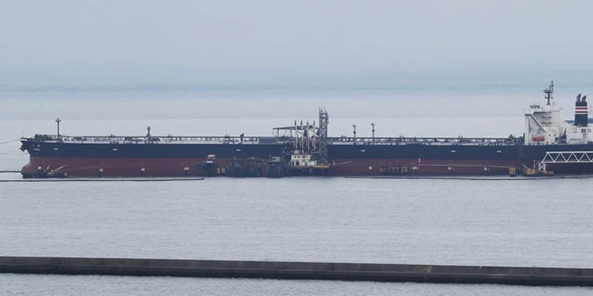 Armáda vráti Líbyi tanker s nelegálnou ropou