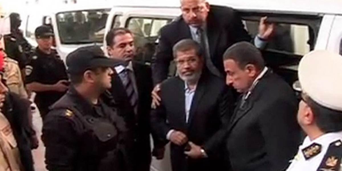 Egyptský súd uložil tresty smrti 529 prívržencom exprezidenta Mursího
