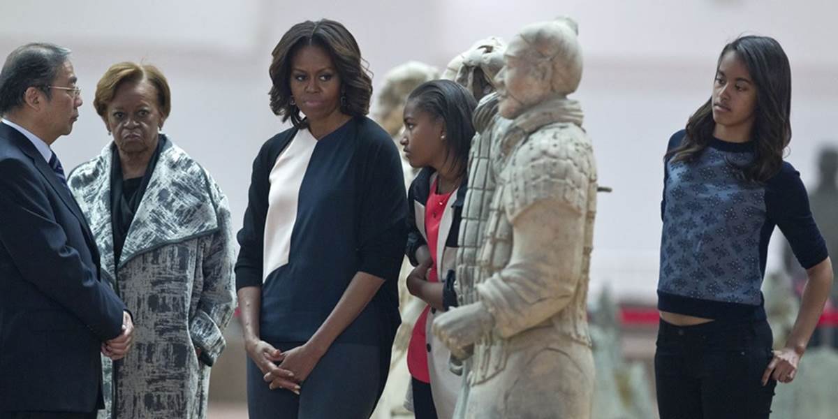 Obamová si spolu dcérami pozrela terakotovú armádu v meste Si-an