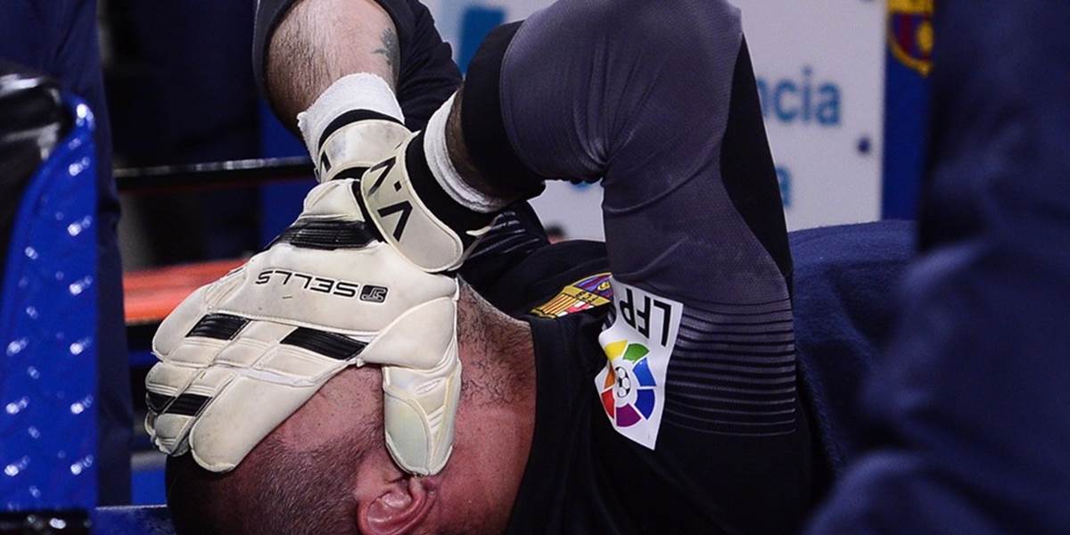 Barcelonský brankár Valdés si roztrhol kolenný väz, sezóna sa pre neho skončila