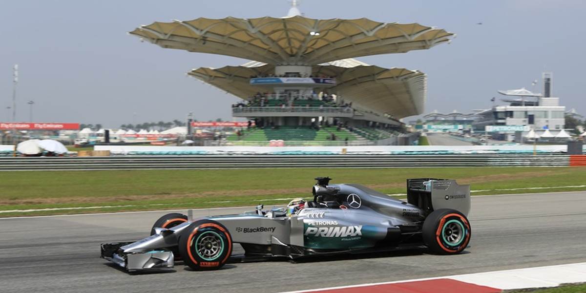 F1: Hamilton najrýchlejší v prvom tréningu pred VC Malajzie