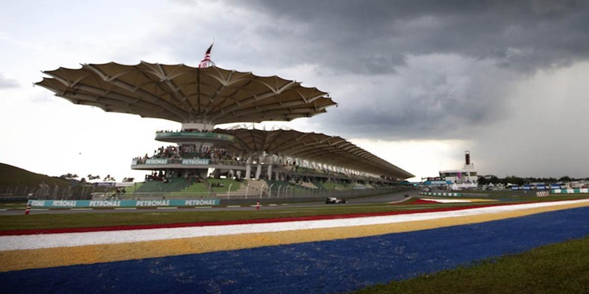 F1: Mercedes v Malajzii o potvrdenie dominancie