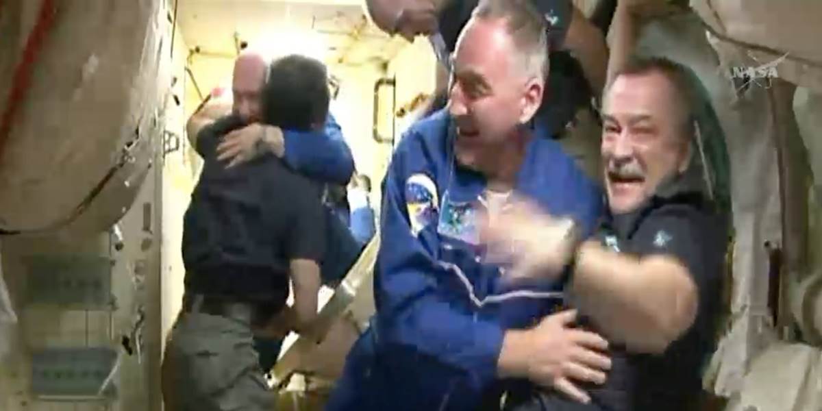 Ruská kozmická loď Sojuz sa po odklade úspešne spojila s ISS
