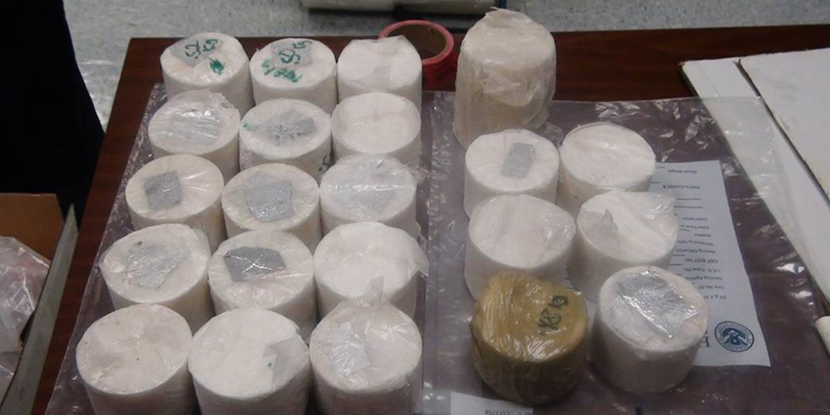Polícia zhabala dílerom 1,5 kilogramu metamfetamínu