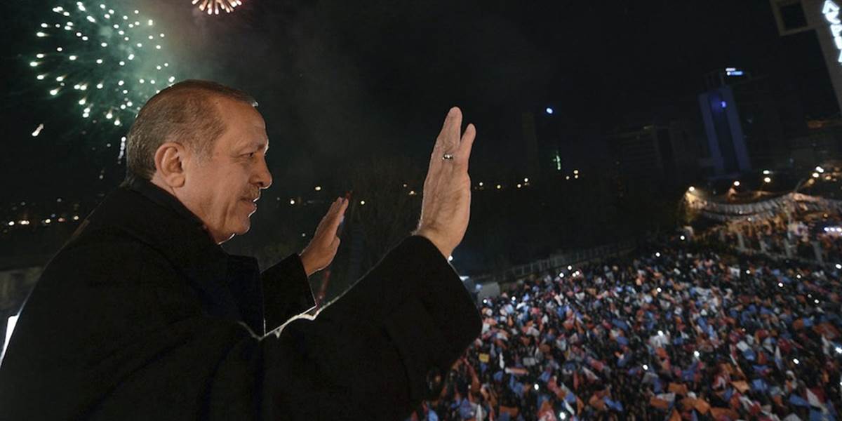 Erdoganova strana vyhrala v komunálnych voľbách