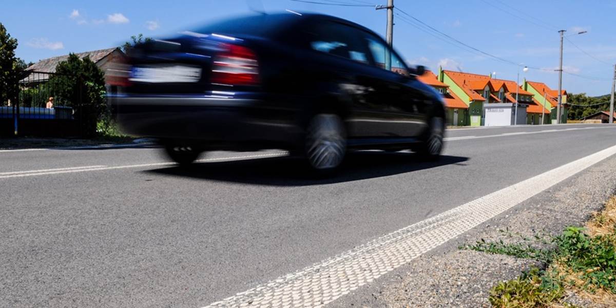 Europoslanci sa dohodli na sprísnení limitov hlučnosti pre autá