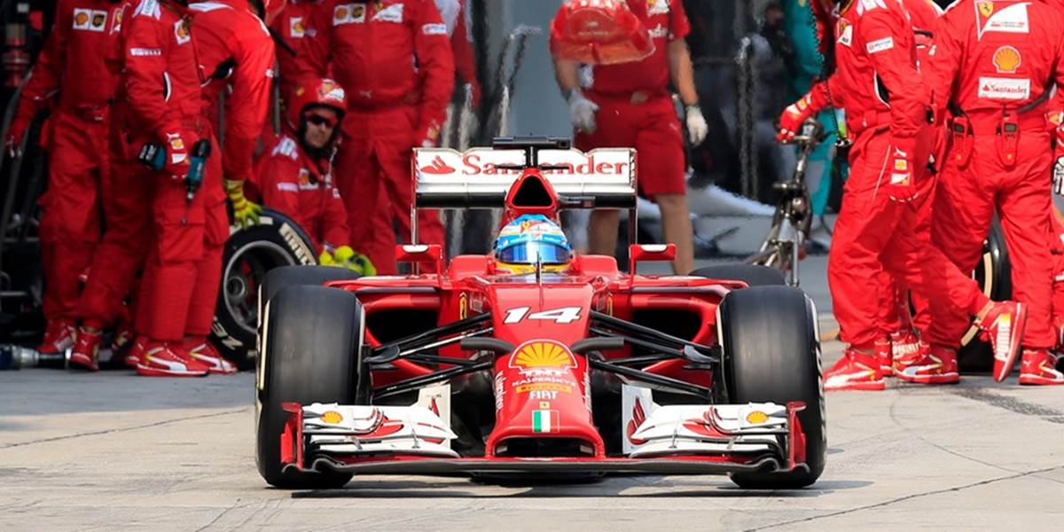 F1: Ferrari znova len doháňa konkurenciu