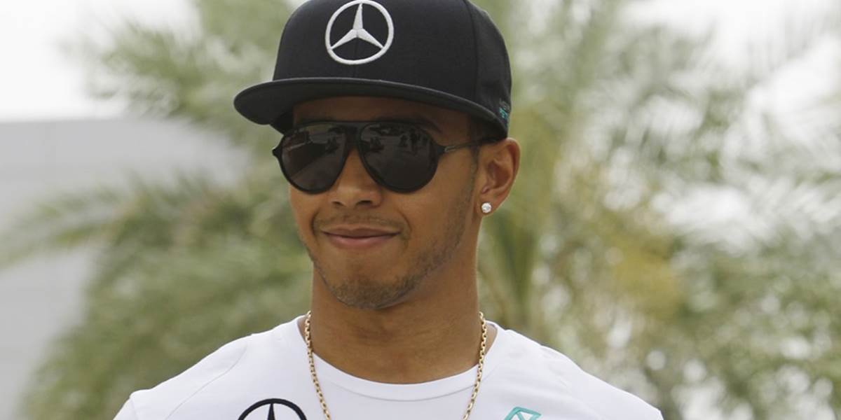 F1: Prvý tréning na VC Bahrajnu v réžii Mercedesu, najrýchlejší Hamilton